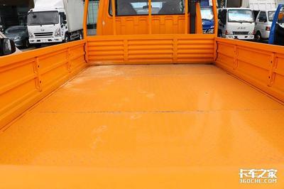 霸鈴V6配小8擋變速箱，雙聯屏科技助力，讓爬坡更從容